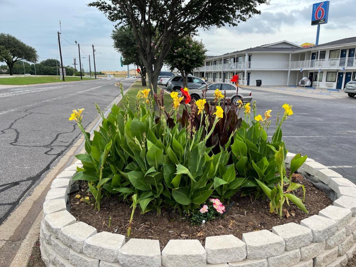 Motel 6 Denton, Tx - Unt Exterior foto