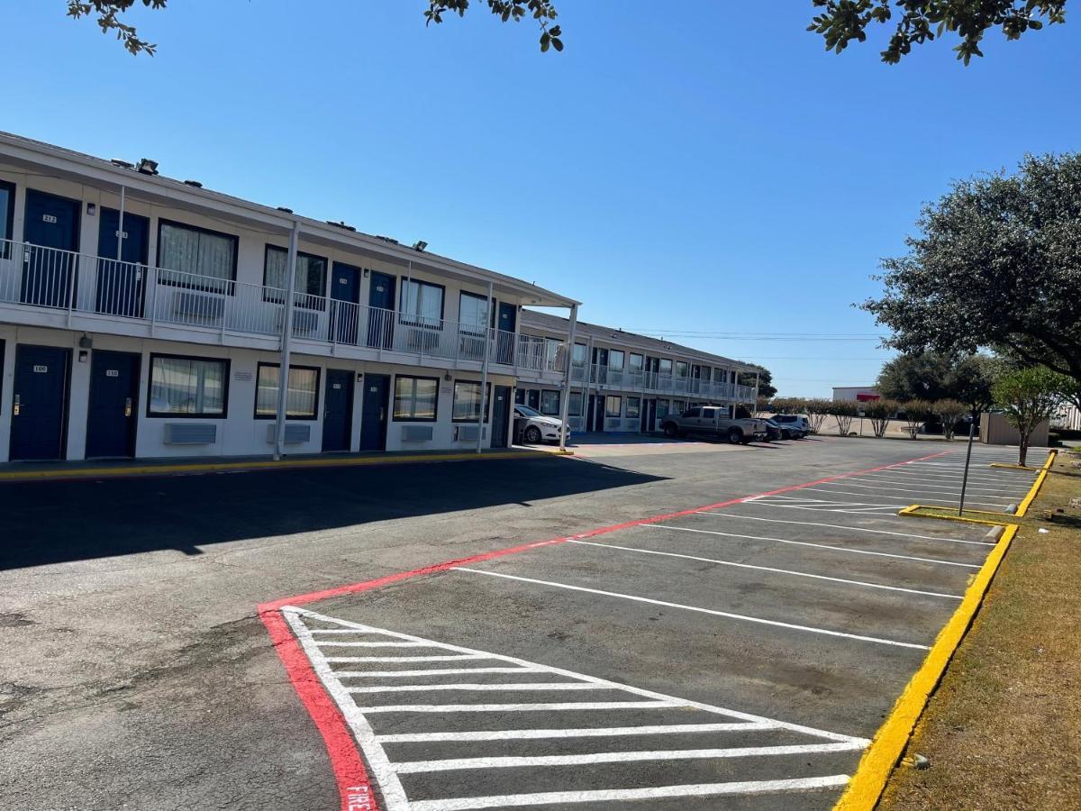 Motel 6 Denton, Tx - Unt Exterior foto