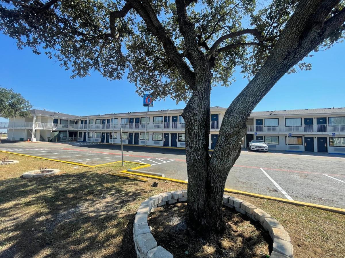 Motel 6 Denton, Tx - Unt Exterior foto