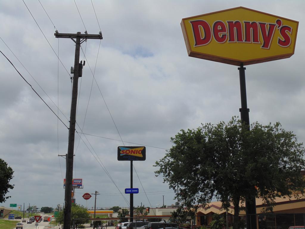 Motel 6 Denton, Tx - Unt Exterior foto